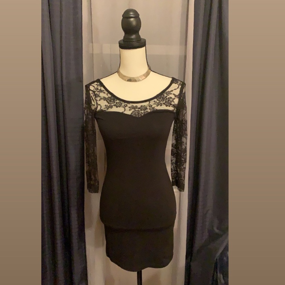 Black Mini Lace Dress 🖤